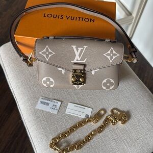 Louis Vuitton pochette east/west Monogram Shoulder Bag